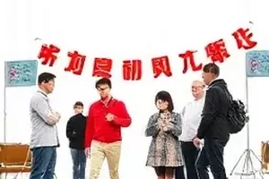 《空房间的第二把钥匙》封面，门锁与钥匙在冷色调中的特写